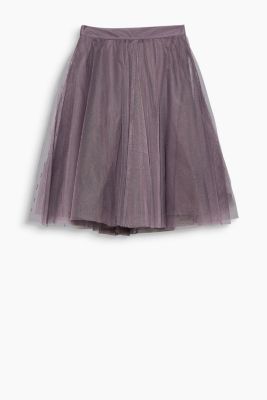 Questa sfiziosa gonna midi in tulle convince grazie alla sottogonna in colore a contrasto e allo stile unico.