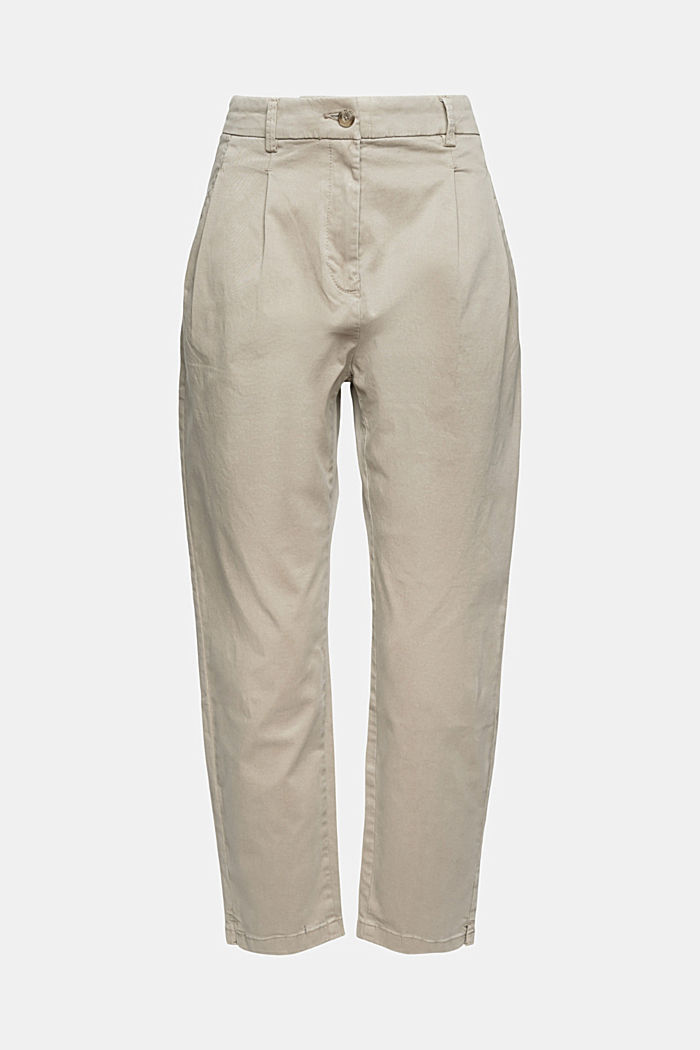 Trousers with waist pleats