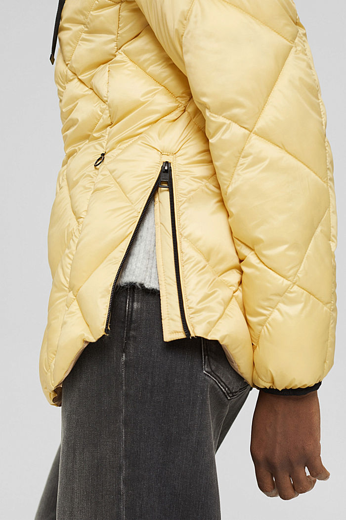 In materiale riciclato: giacca trapuntata con cappuccio regolabile, DUSTY YELLOW, detail image number 5