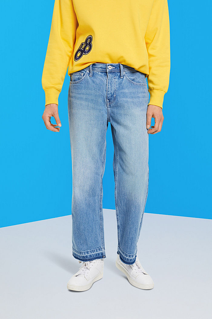 Straight wide-legged jeans