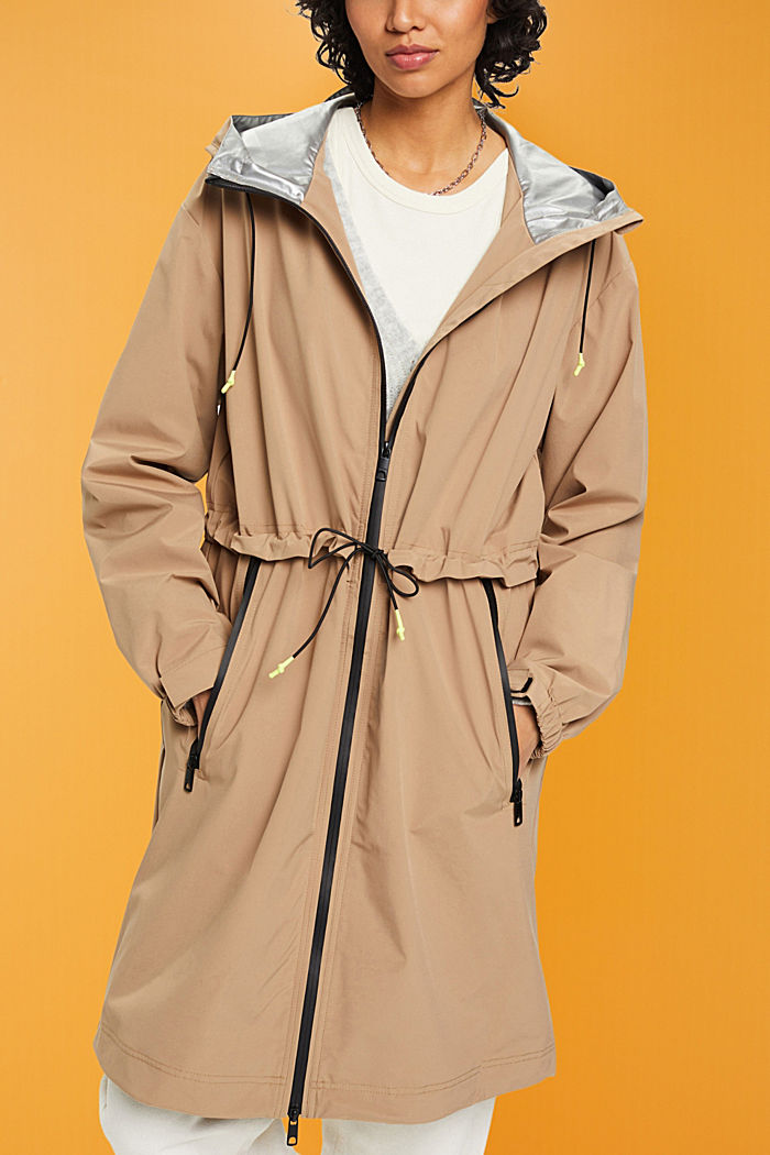 Rain coat with drawstring hood