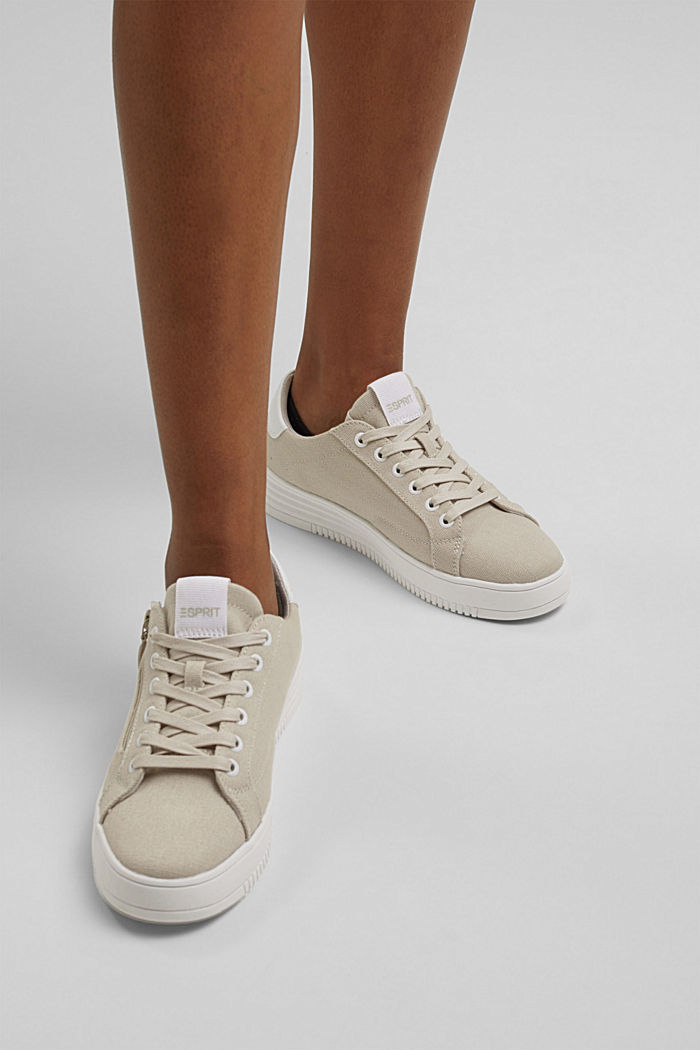 Canvas trainers with a platform sole