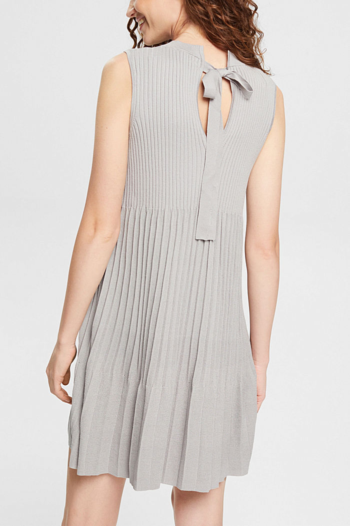 Pleated fit and flare dress, MEDIUM GREY, detail-asia image number 3