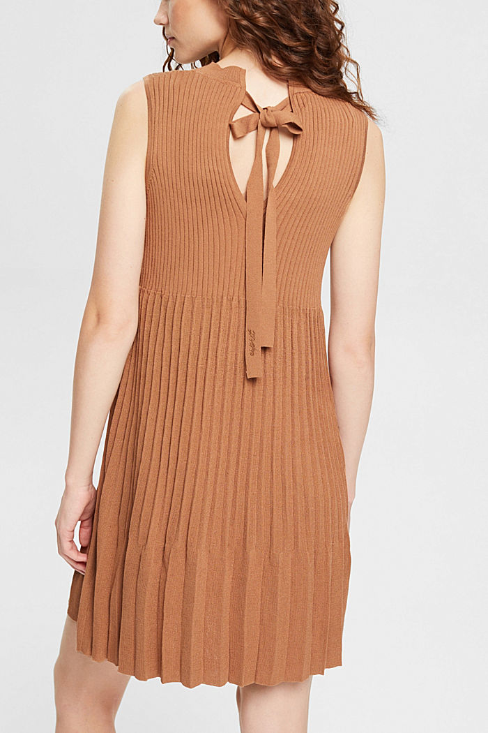 SLEEVELESS CREW GRADIENT PLEAT DRESS, BROWN, detail-asia image number 3