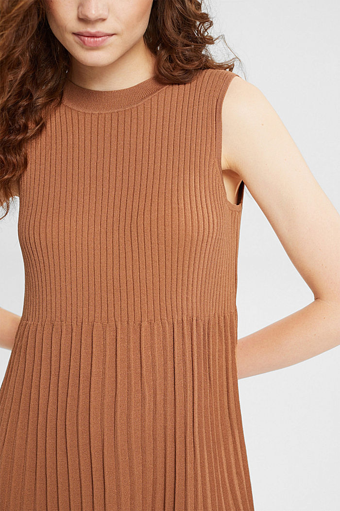 SLEEVELESS CREW GRADIENT PLEAT DRESS, BROWN, detail-asia image number 2