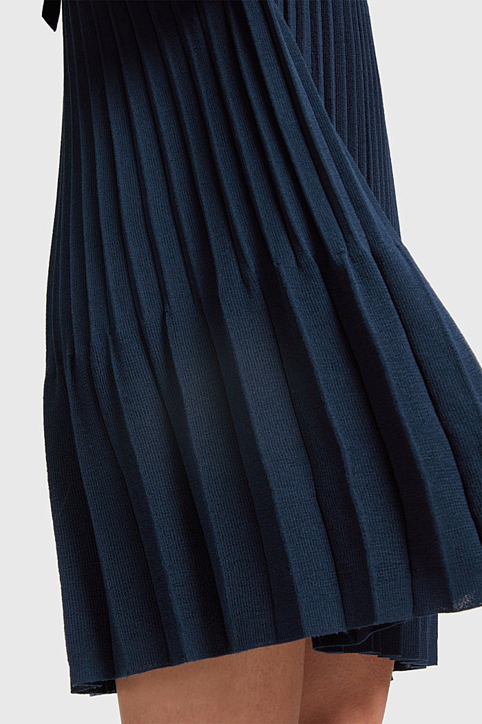 Pleated fit and flare dress, NAVY, detail-asia image number 4