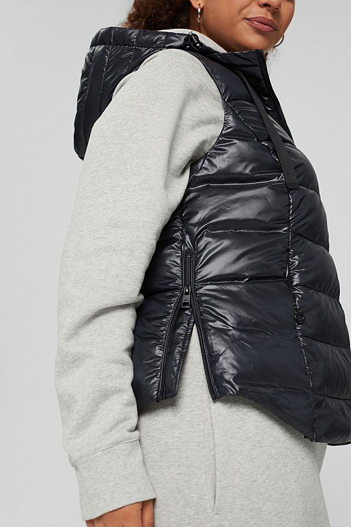 CURVY recycled: Quilted body warmer with a hood, BLACK, detail image number 2
