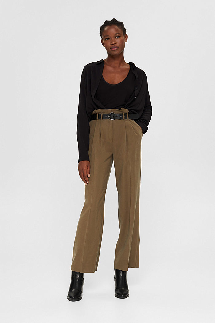 Paperbag trousers with a faux leather belt