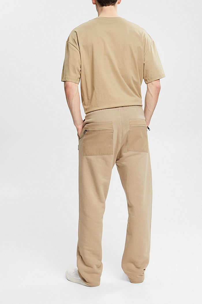 Made of recycled material: tracksuit bottoms with a wide leg, PALE KHAKI, detail-asia image number 2