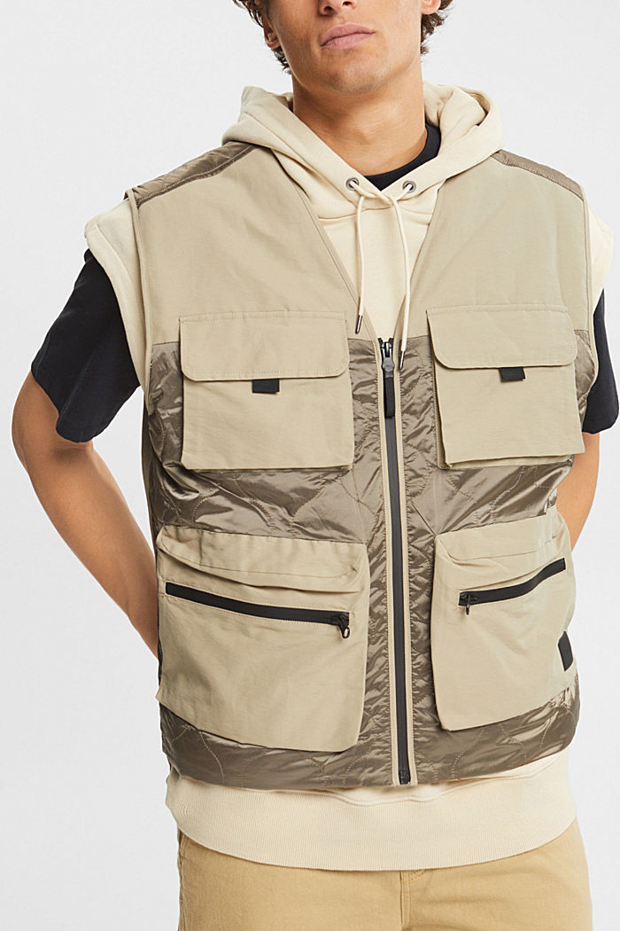Made of recycled material: body warmer with pockets