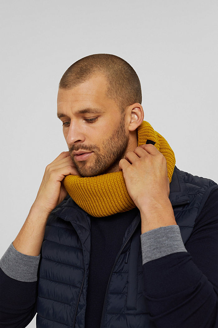 Shawl collar with responsible wool