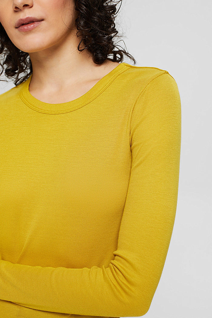 In 100% TENCEL™: maglia a maniche lunghe a coste sottili, BRASS YELLOW, detail image number 2
