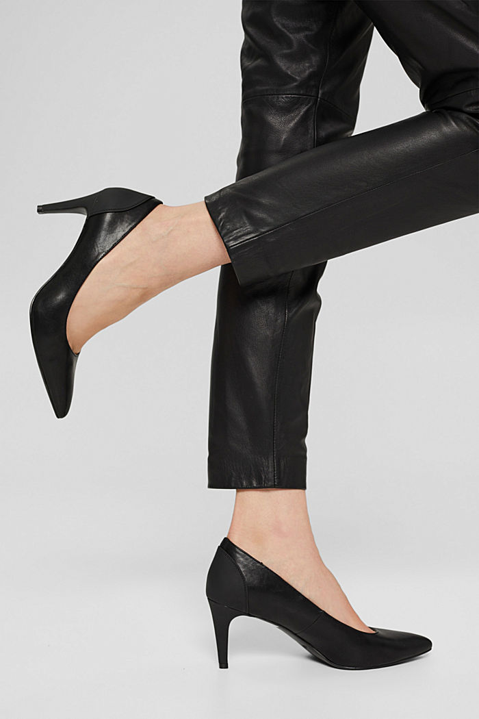 Court shoes in faux leather, BLACK, overview