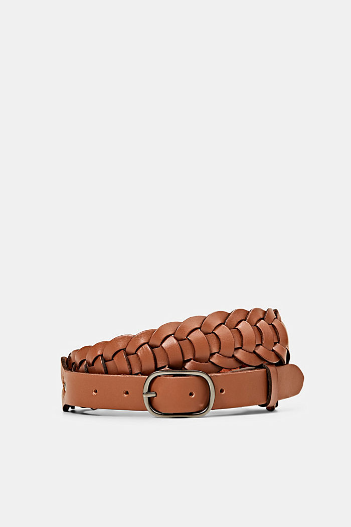 En piel: cinturón con diseño trenzado