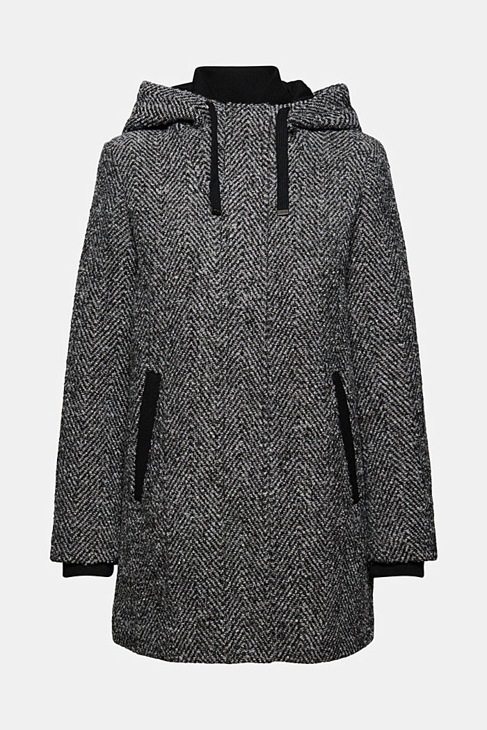 Med genanvendt uld: Frakke med sildebensmønster og hætte