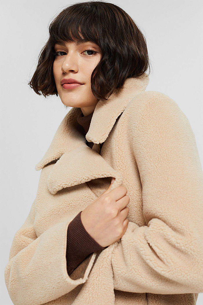 Con lana: abrigo con acabado de borreguillo, SAND, detail image number 5