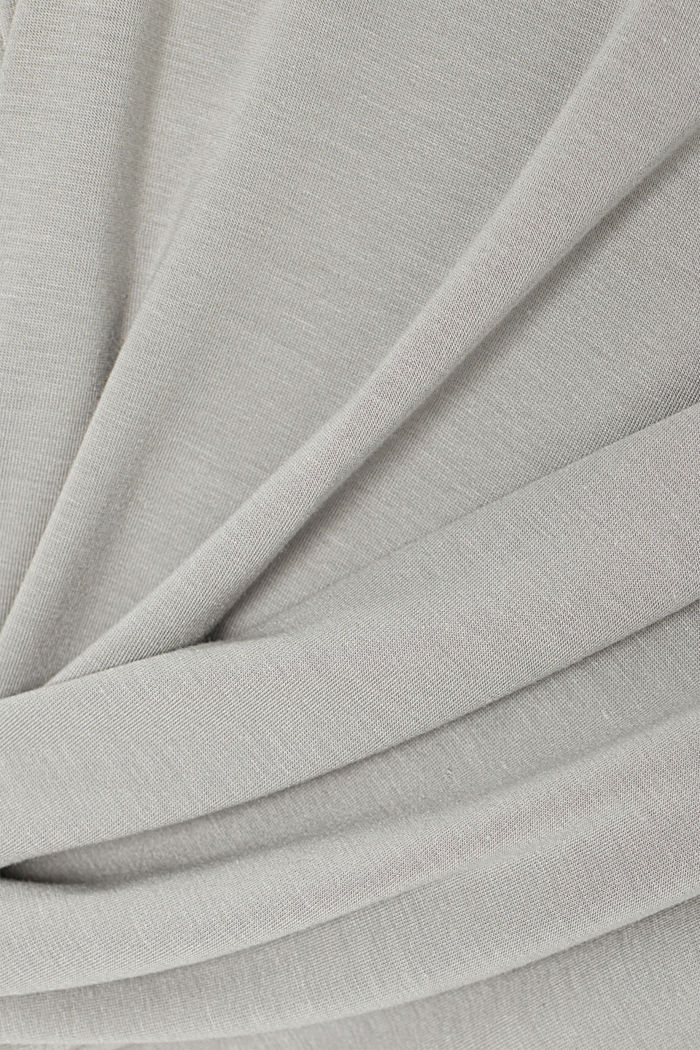 Fabricado con tejido elástico TENCEL™: camiseta de manga larga con cuello vuelto, LIGHT GREY, detail image number 4