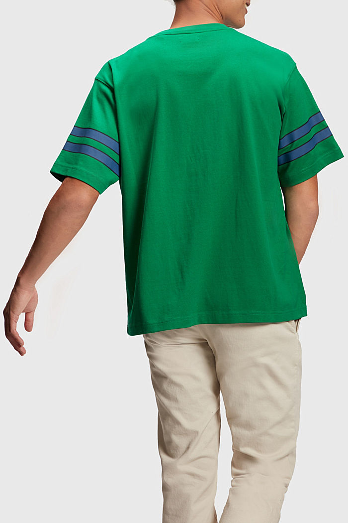 Striped sleeve graphic print tee, EMERALD GREEN, detail-asia image number 1