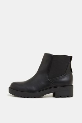 chelsea boots with tread