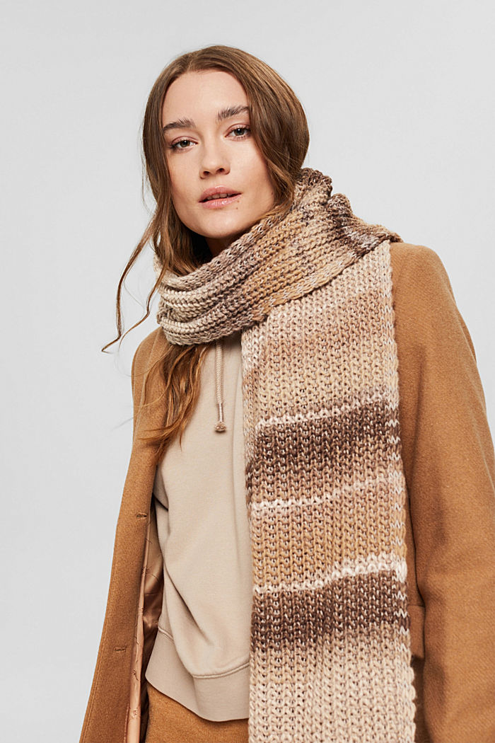 Con lana: sciarpa con sfumatura di colore