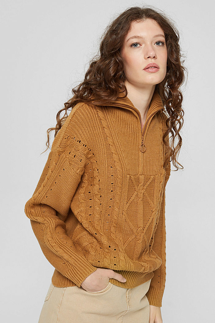 Sweter z zamkiem pod szyją z warkoczową dzianiną z mieszanki bawełny ekologicznej