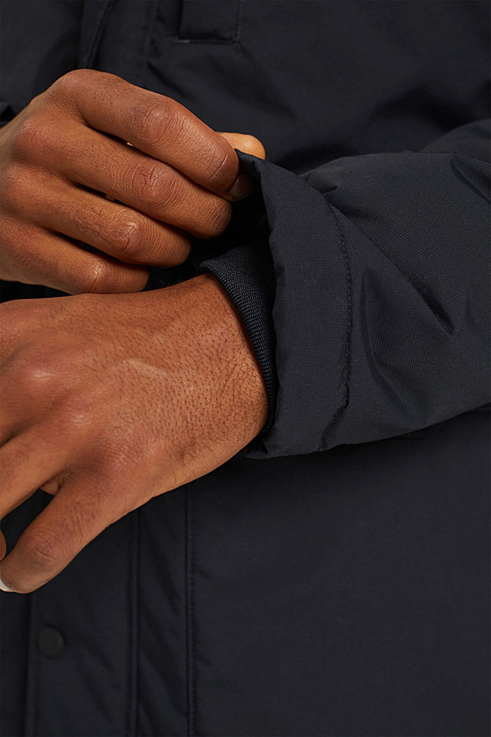 Gerecycled: gewatteerde jas met capuchon, BLACK, detail image number 6