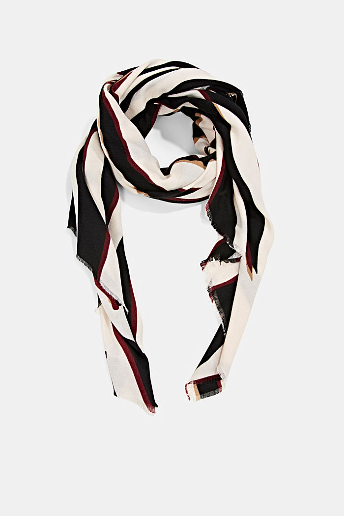 Z recyklovaného materiálu: šátek se vzorem