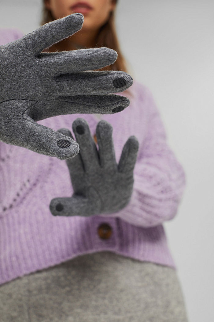 Fleece gloves with touchscreen function