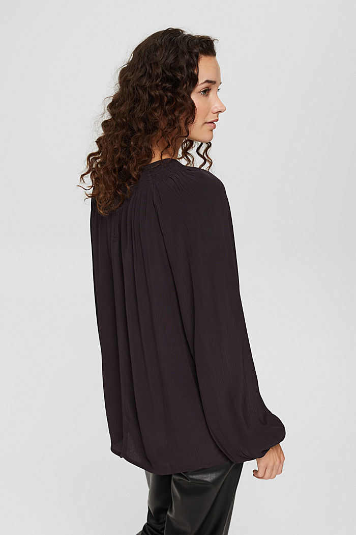 Smocked crêpe blouse made of LENZING™ ECOVERO™, BLACK, detail image number 3