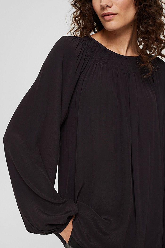 Smocked crêpe blouse made of LENZING™ ECOVERO™, BLACK, detail image number 2