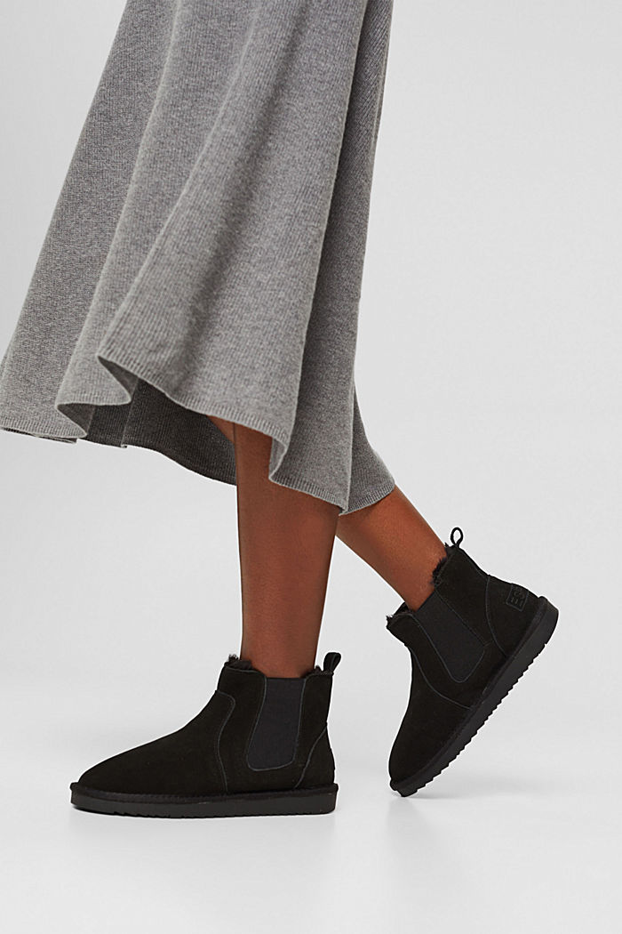 Made of leather: Boots in faux shearling