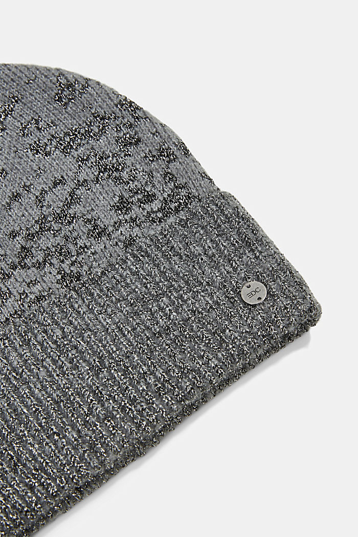 Made of recycled yarn: glittering beanie