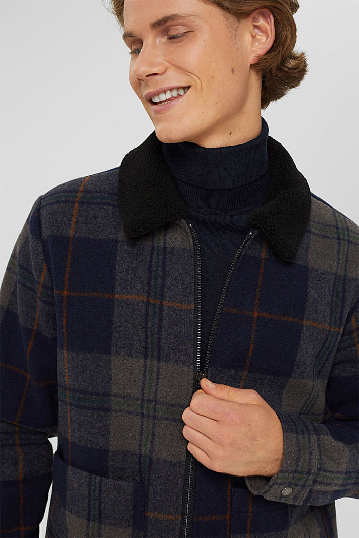 Made of recycled material: padded jacket with a check pattern