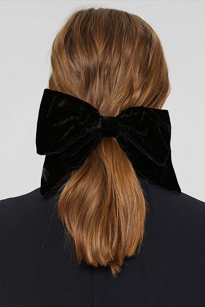 Hairslide with a velvety bow