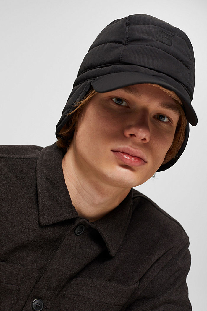 Recycled: padded cap with plush