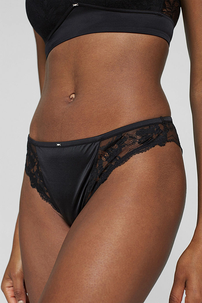 Brazilian briefs made of lace and microfibre