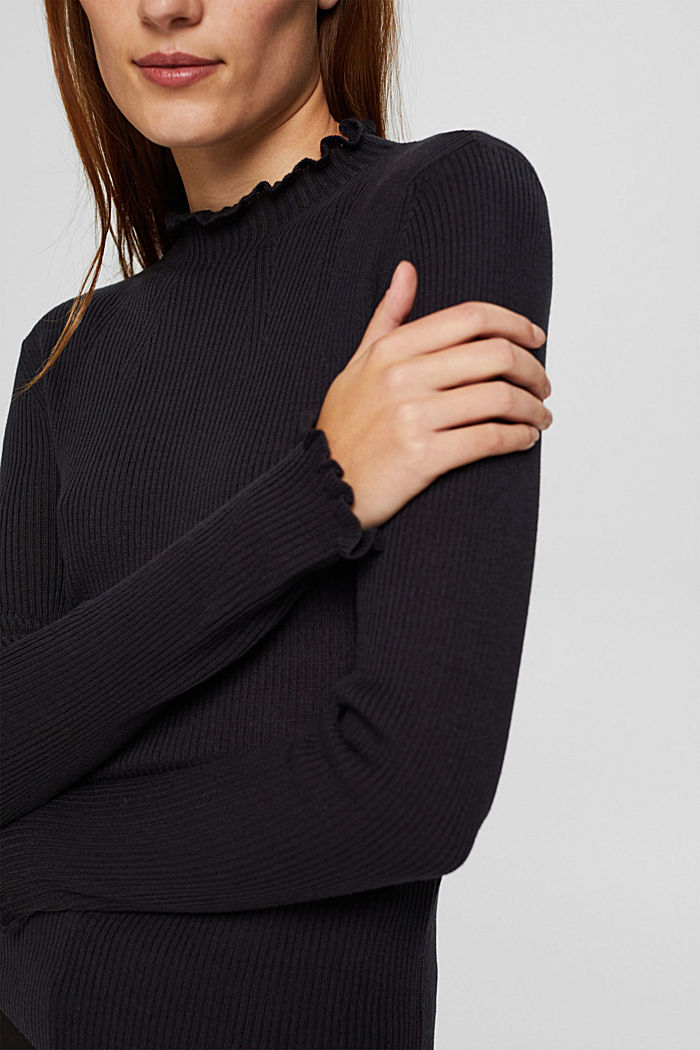 Mit Wolle: gerippter Pullover mit Rüschen, BLACK, overview