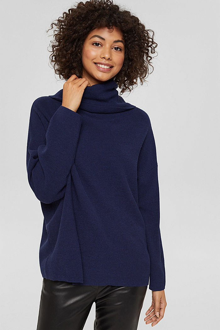 Wool/cashmere blend: jumper with a cowl collar
