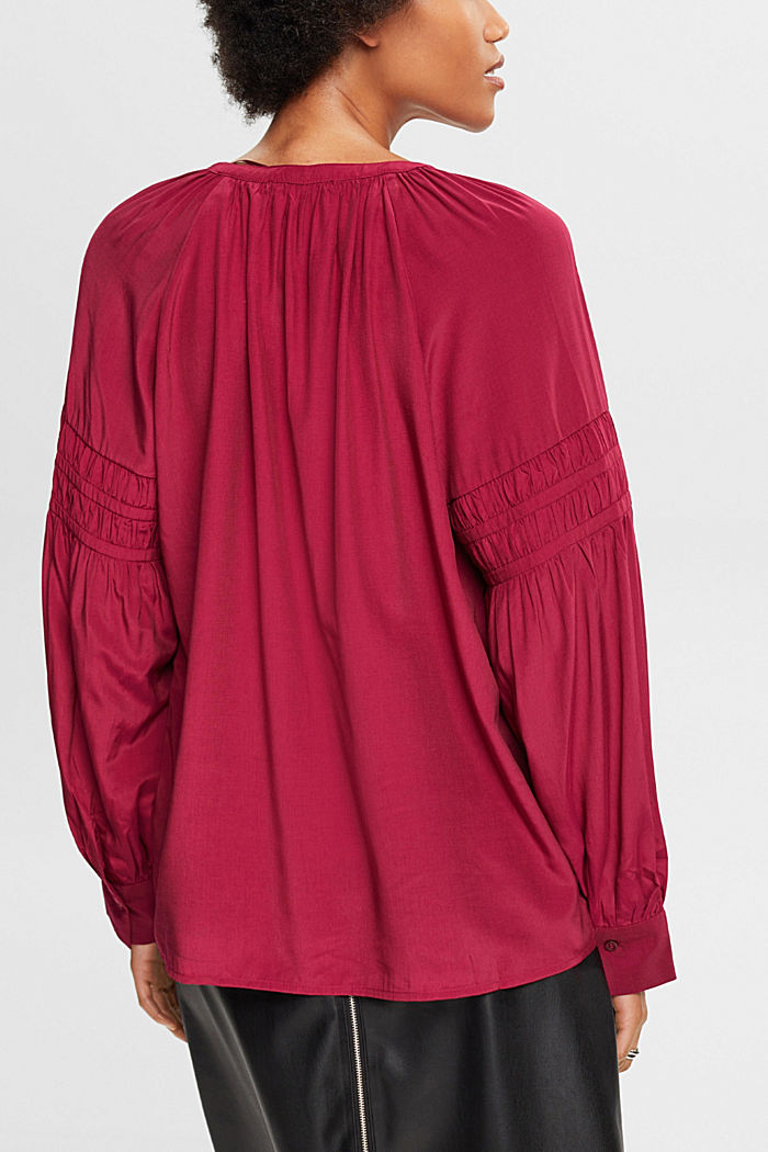 Blouse with smocked details, LENZING™ ECOVERO™, CHERRY RED, detail-asia image number 3