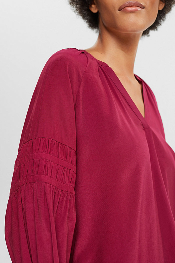 Blouse with smocked details, LENZING™ ECOVERO™, CHERRY RED, detail-asia image number 2