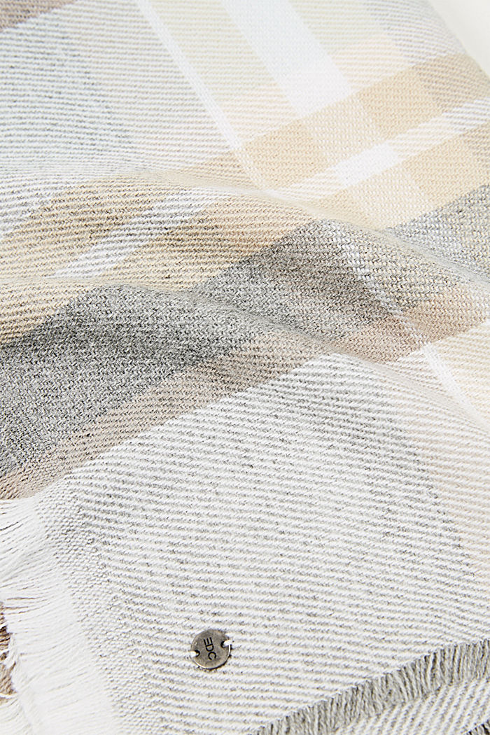 Gerecycled: geruite sjaal met franjes, MEDIUM GREY, detail image number 2