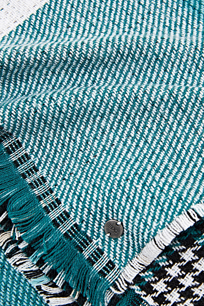 En matière recyclée : l’écharpe à mélange de motifs, EMERALD GREEN, detail image number 2
