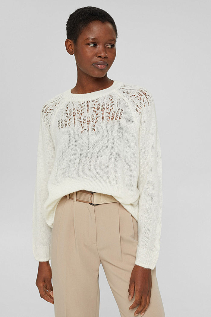 S alpakou: pletený pulovr s dírkovaným vzorem