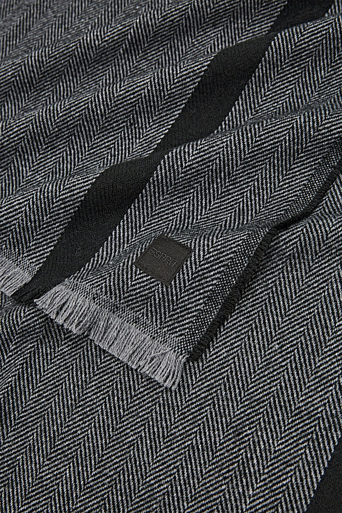 Gerecycled: geweven sjaal met visgraatmotief, MEDIUM GREY, detail image number 2
