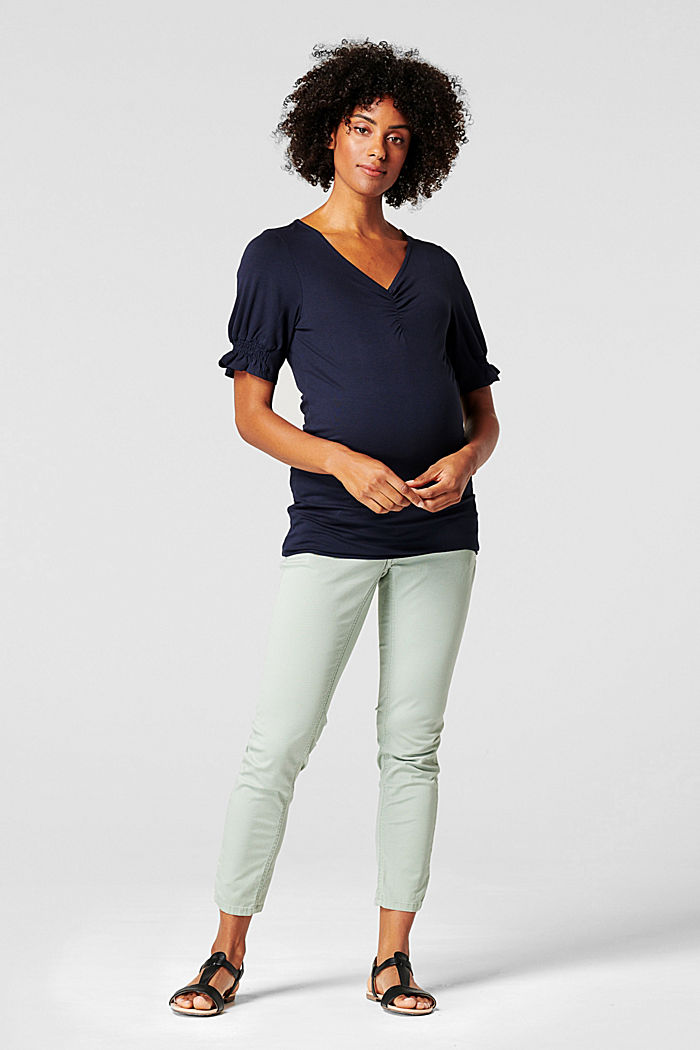 Ankle-length trousers with an over-bump waistband
