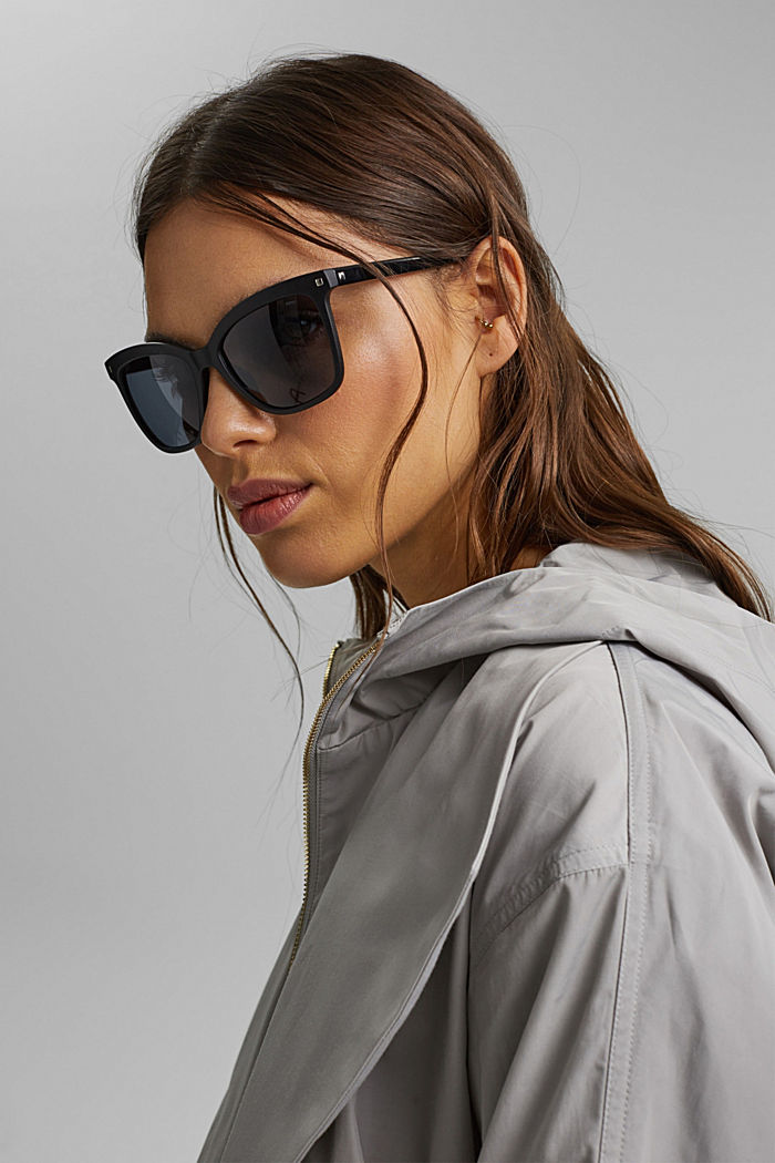 Square sunglasses with stud details