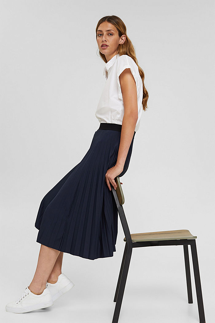 Pleated skirt with elasticated waistband