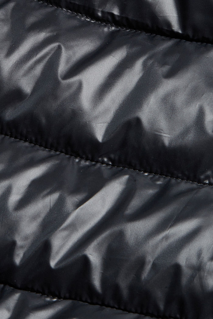 En matière recyclée : veste sans manches à capuche amovible, BLACK, detail image number 4