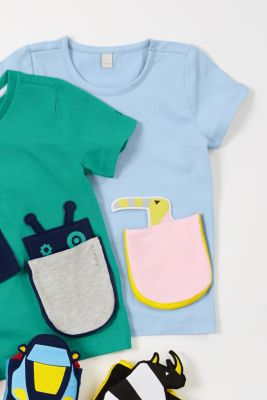 T-Shirt mit Motiv-Tasche, 100% Baumwolle